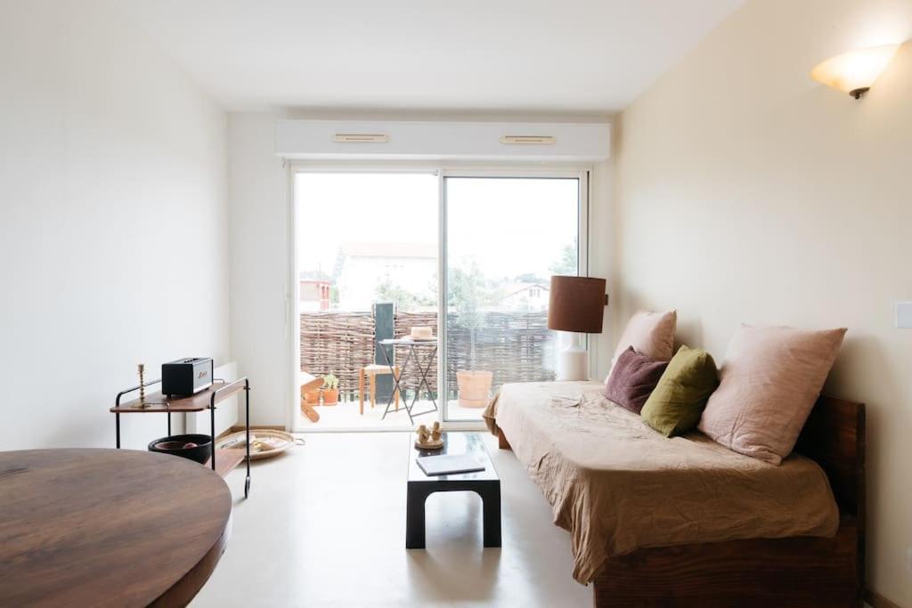 Design One Bedroom With Balcony *